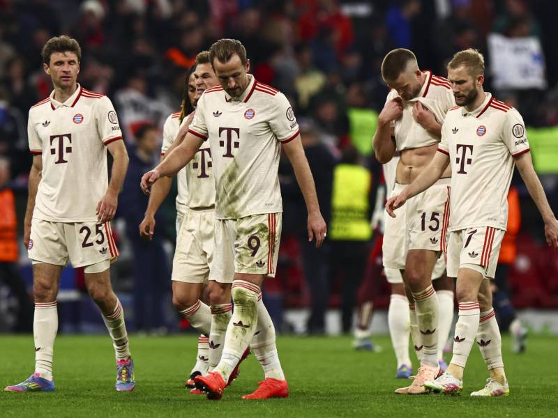 Futbolistas del Bayern con la cara de la derrota tras el partido ante Inter en Champions League.