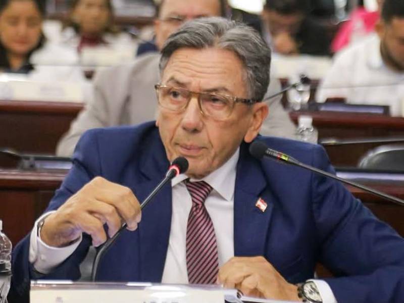El entrenador de fútbol y diputado del Congreso Nacional, Salomón Nazar, ha causado revuelo en las redes sociales tras presentar una curiosa propuesta en el Poder Legislativo.