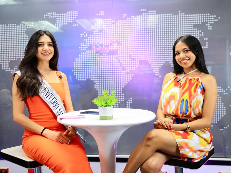 Claudia durante su entrevista con la periodista Marisol Soto.