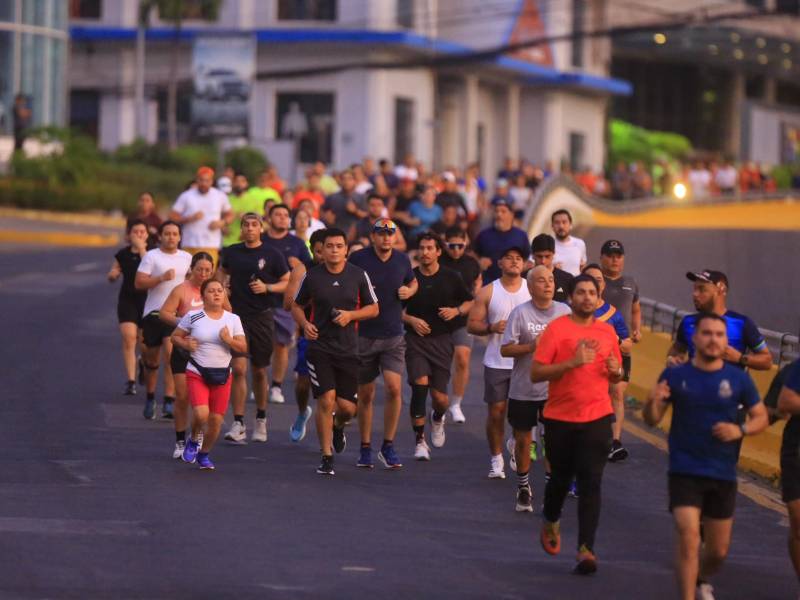 4:30 de la mañana comenzarán los trabajos de calentamiento con los coach Mario Valladares y Andrea Fajardo. Media hora después iniciará el recorrido.