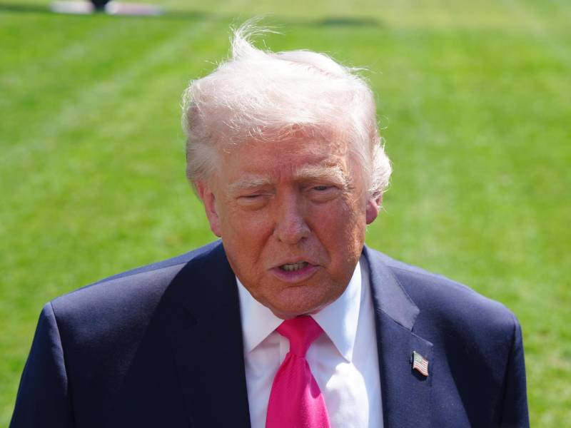 El presidente de los Estados Unidos, Donald Trump, habla con periodistas en la Casa Blanca en Washington (Estados Unidos).