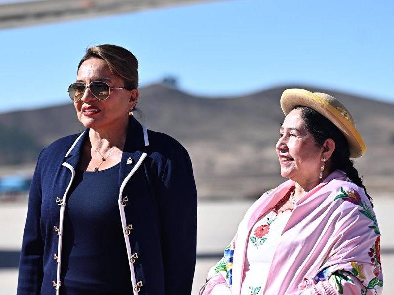 Xiomara Castro viajó a Bolivia para los 200 años de independencia nacional.