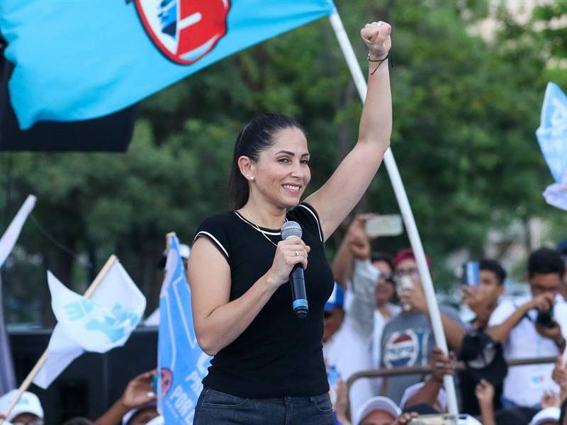 González busca vencer a Noboa en el balotaje en Ecuador.