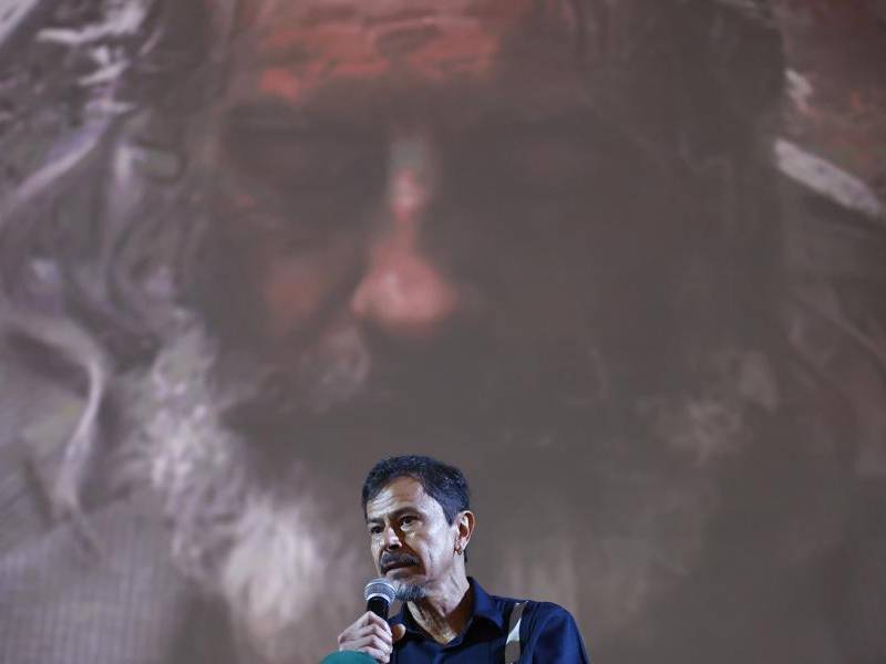 El actor mexicano Gustavo Sánchez Parra habla durante el master class '25 Años de Amores Perros' en la Universidad de Guadalajara, en Puerto Vallarta (México).