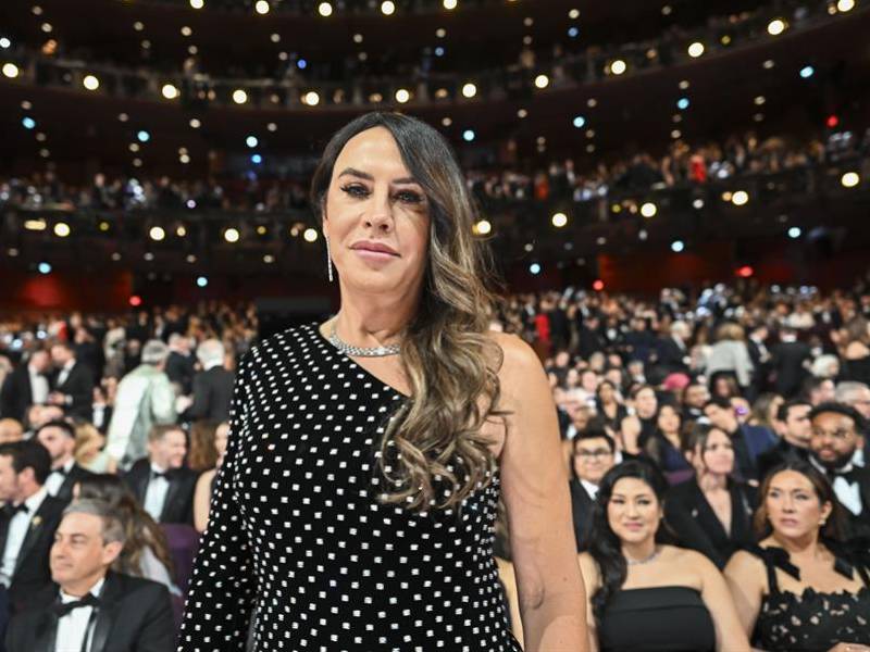 Karla Sofía Gascón también optó por un labial nude.
