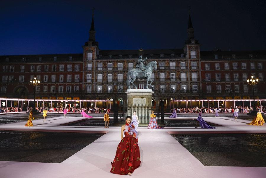 Carolina Herrera deslumbra en Madrid con moda e historia en 2026