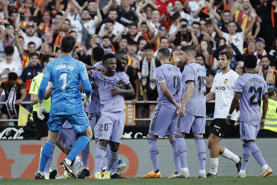 ¡Valencia derrota al Real Madrid con un Vinicius expulsado!