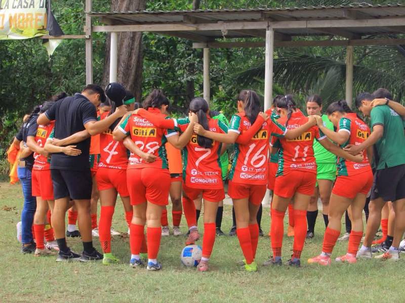 El equipo realizó la oración previo a jugar la final contra Boca Junior.