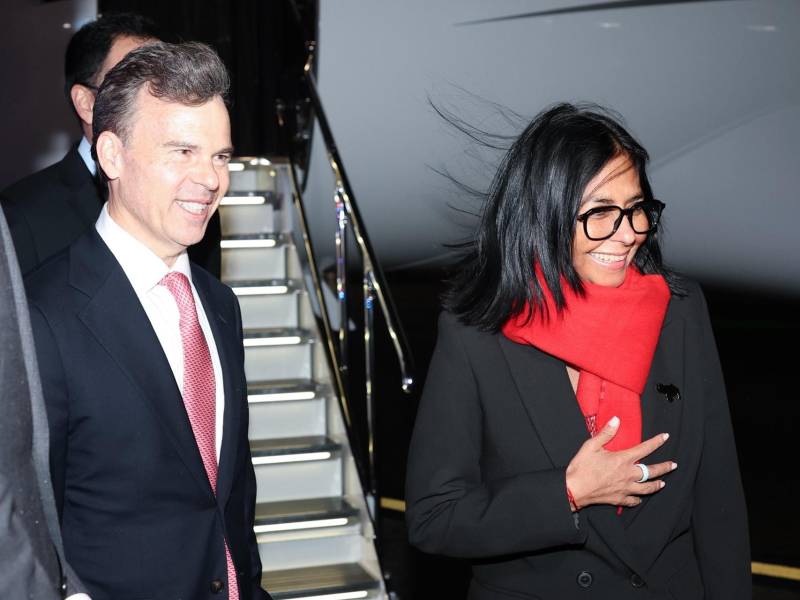 La presidenta encargada de Venezuela, Delcy Rodríguez (d) a su llegada este lunes a Nueva York, Estados Unidos, para representar a su país en la Asamblea General de la ONU, donde tiene previsto reunirse el martes con el mandatario estadounidense, Donald Trump. X/Delcy Rodríguez