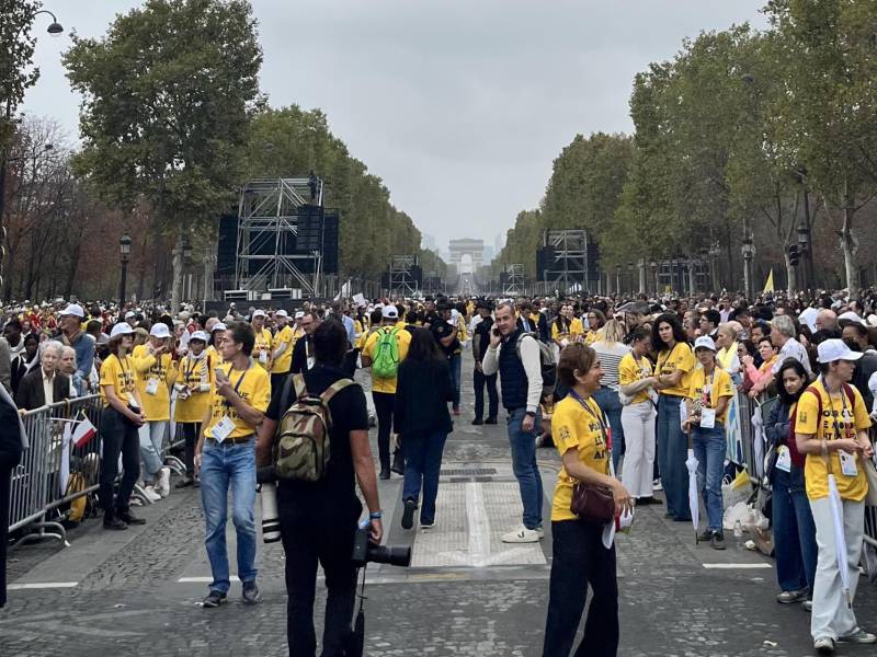 700.000 fieles reciben a León XIV en París para una histórica misa.