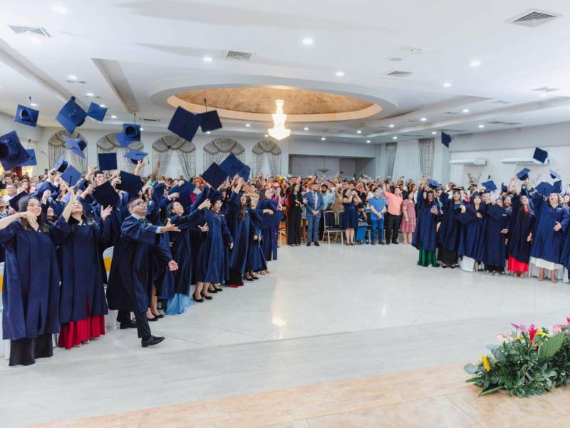 La Universidad Pedagógica de La Ceiba entregó nuevos profesionales al servicio de la sociedad hondureña.