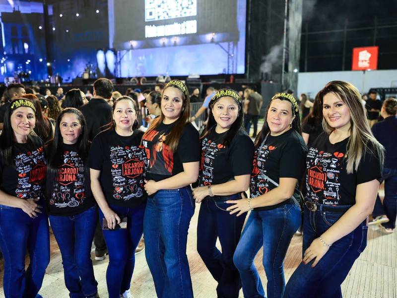 San Pedro Sula se vistió de nostalgia, recuerdos y poesías la noche del sábado 24 de octubre, cuando Ricardo Arjona volvió a encontrarse con el público hondureño en el Estadio Francisco Morazán.