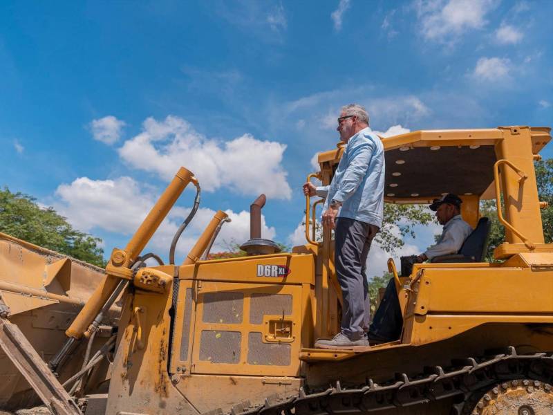 Roberto Contreras dirigió ayer parte de los trabajos.