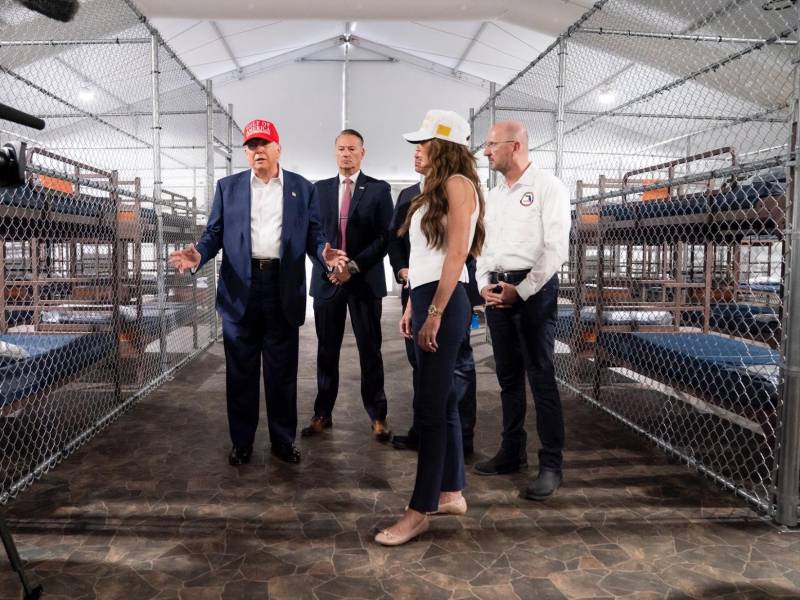Trump recorrió el centro de detención Alligator Alcatraz en Florida, con capacidad para 3,000 migrantes.