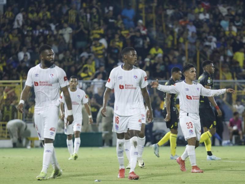 Michaell Chirinos fue titular en el juego de ida en el Estadio Morazán.