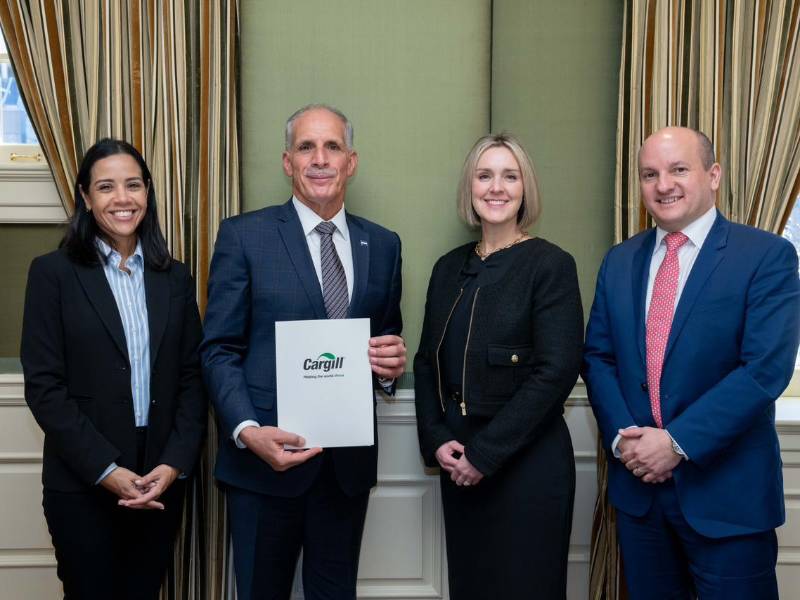 Nasry Asfura, presidente electo de Honduras; Xavier Vargas, presidente de Cargill Food Latinoamérica; y Sarah Brenholt, directora de Relaciones Gubernamentales para Latinoamérica en Cargill (Washington D.C.).