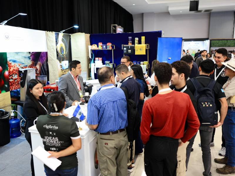 Concurrida ha sido la asistencia este primer día. El viernes es la segunda y última jornada.