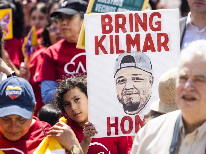 Manifestantes en las marchas del Primero de Mayo piden el regreso de Kilmar Abrego García.