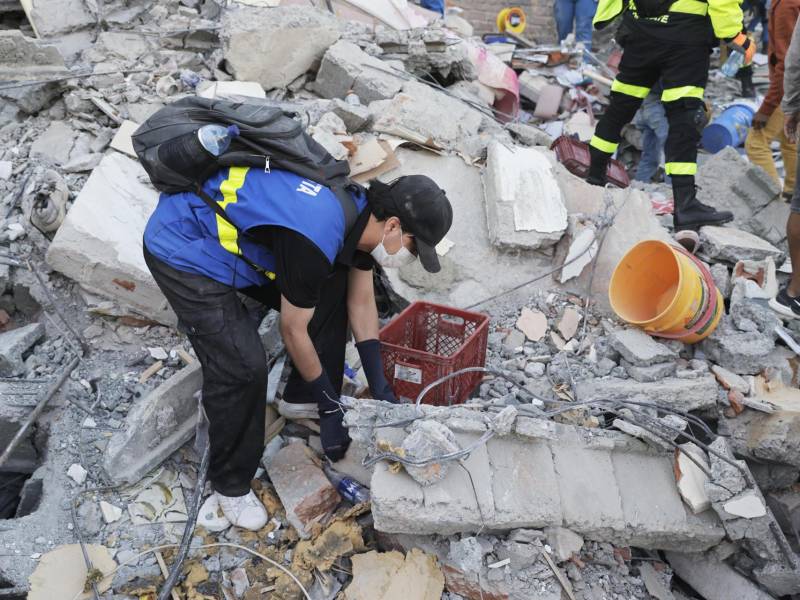 El número de personas muertas por el devastador terremoto de magnitud 7,4 que sacudió el lunes a Colombia aumentó a 169, mientras que hay 668 heridos, según un balance parcial divulgado este martes por la Asociación Colombiana de Ciudades Capitales (Asocapitales). EFE/ Carlos Ortega