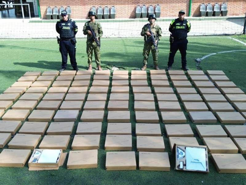 Las autoridades colombianas incautaron más de 100 antenas de Starlink, el servicio de internet satelital del multimillonario Elon Musk, en el departamento de Arauca, fronterizo con Venezuela.