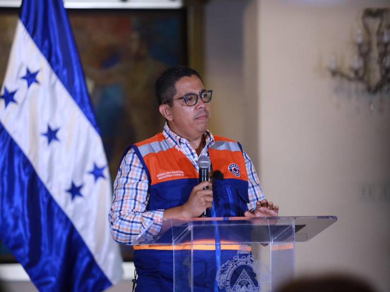 Ministro de Comunicación de Casa Presidencial José Augusto Argueta y de Copeco, Reinaldo Sanchez.