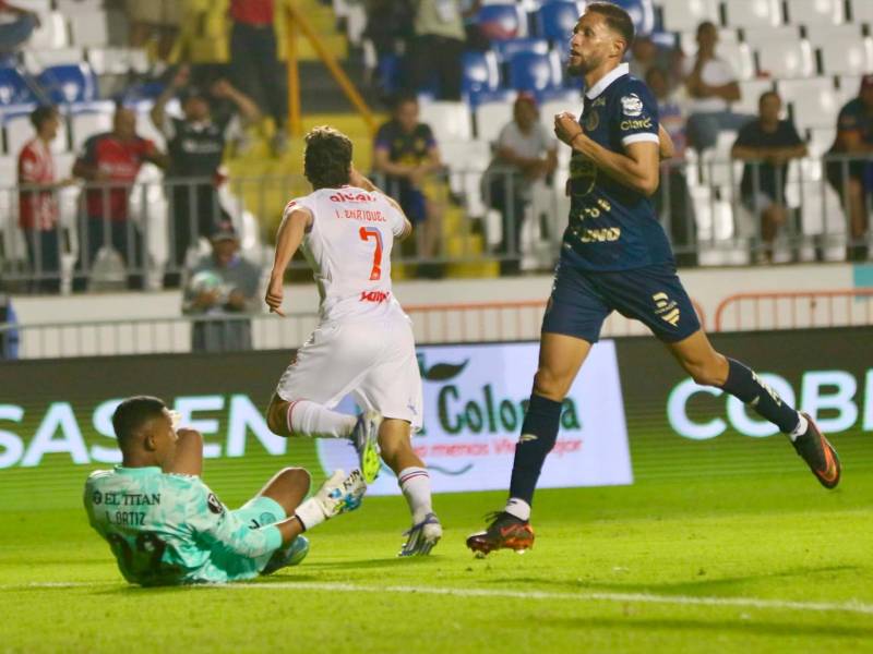 El uruguayo Imanol Enríquez marcó su primer gol en un clásico.