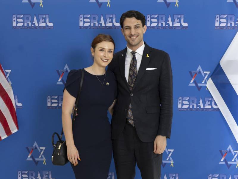 Los dos empleados de la embajada de Israel en Estados Unidos -Yaron Lischinsky, que trabajaba como asistente de investigación, y Sarah Milgrim, que organizaba viajes a Israel- fueron asesinados a tiros el miércoles por la noche.