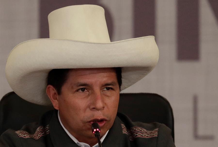 Presentarán una moción para destituir al presidente de Perú
