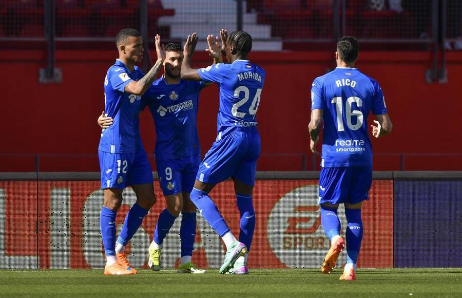 Antes de la primera media hora se tradujo en el primer tanto de Greenwood tras un fallo de Dion Lopy, quien perdió como último defensor el balón ante Ilaix Moriba y éste se lo puso al inglés para que abriera el marcador.