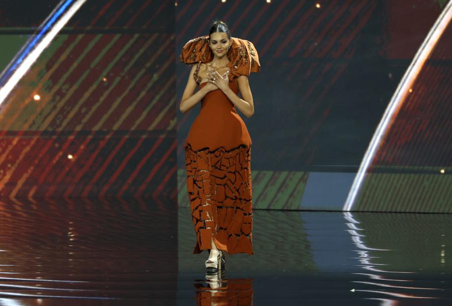 Los trajes nacionales raros y virales del Miss Universo 2025