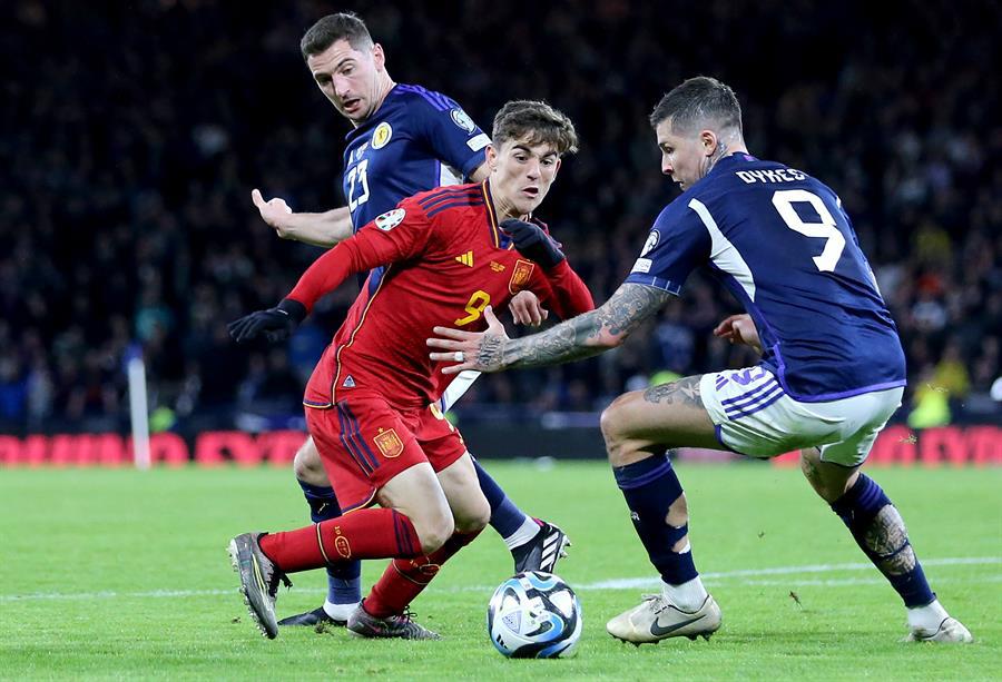 Escocia baja de la nube a la ‘nueva’ España de Luis de la Fuente