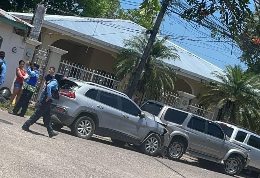 Vehículo en el que se conducía Mandell Tom Pandy, juez de sentencia en La Ceiba.