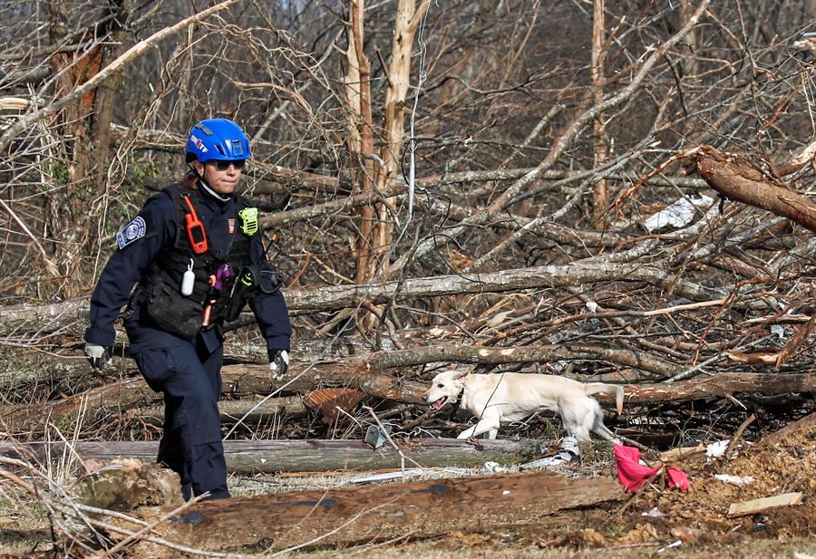 Prosigue la búsqueda del más del centenar de desaparecidos por los tornados en EEUU