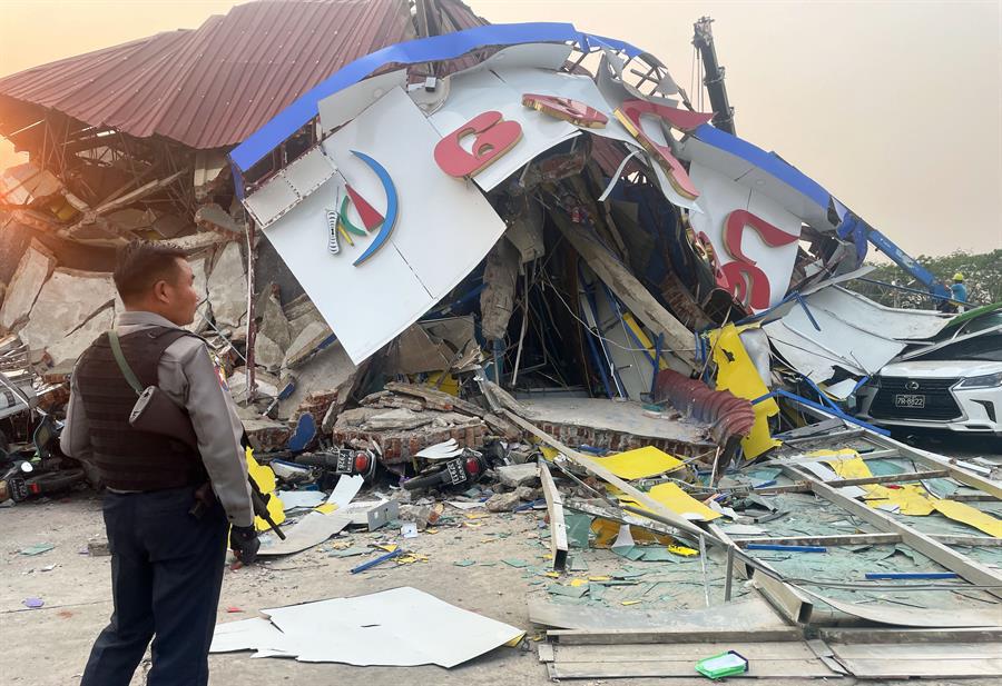 Rescatistas  buscan sobrevivientes en Birmania tras terremoto que deja más de mil muertos