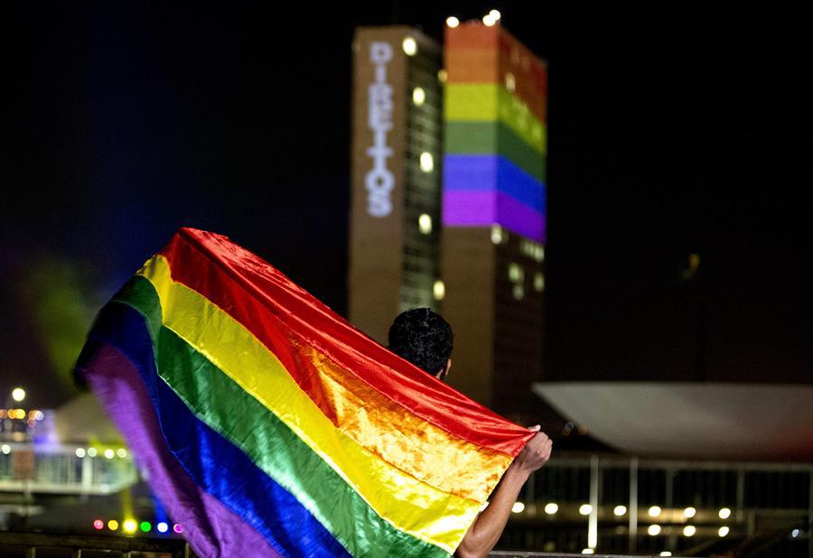 Impugnan la ley “No digas gay” de Florida que prohíbe hablar de orientación sexual en primaria