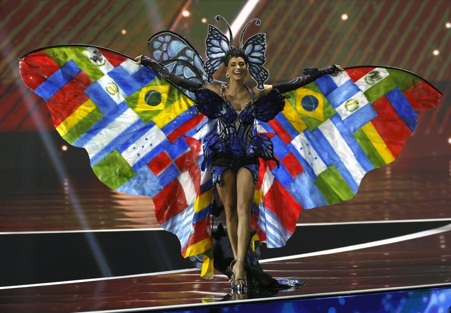Los trajes nacionales raros y virales del Miss Universo 2025