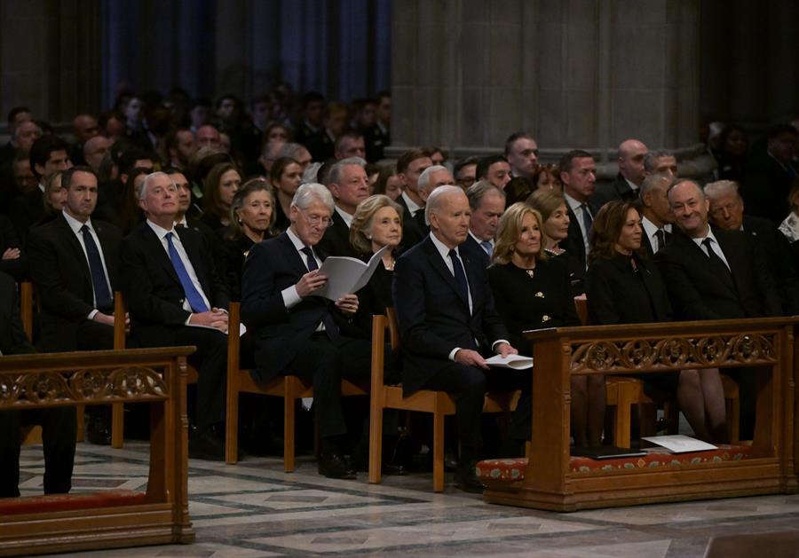 Biden, Trump y los expresidentes Obama, Bush y Clinton, asistieron al funeral de Jimmy Carter.