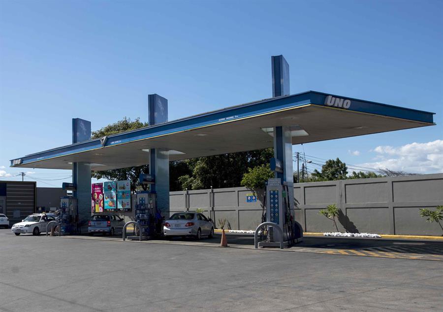 Nicaragua mantendrá sobre los cinco dólares el precio del galón de gasolina