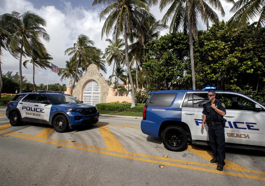 Reina la calma en la residencia de Trump en Florida tras el registro del FBI