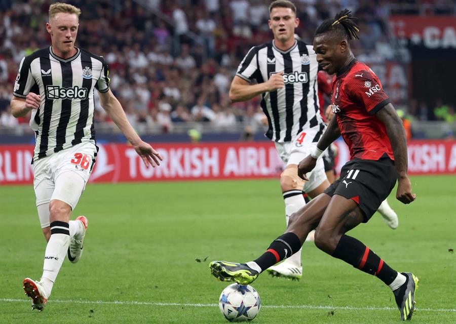 Milan perdona al Newcastle en su debut en la Champions League