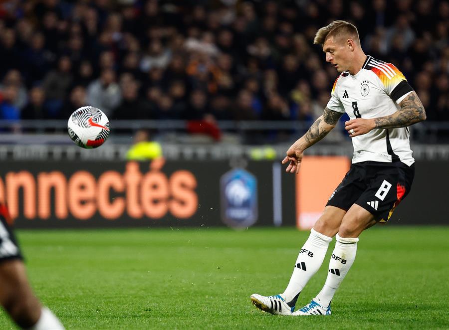 Toni Kroos salió del retiro y disputó el partido amistoso ante Francia.