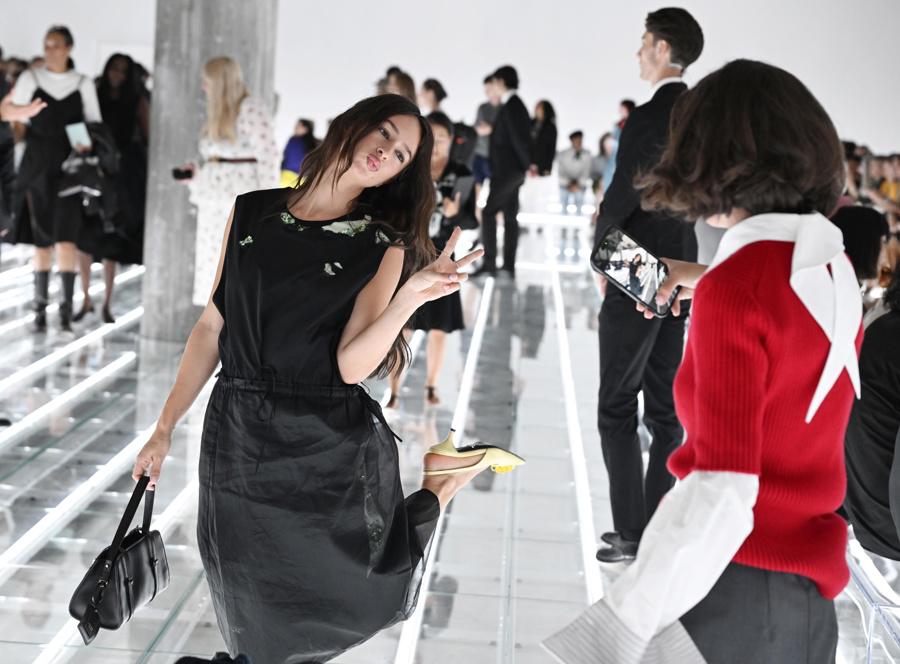 Prada convierte la falda en protagonista de su desfile en Milán