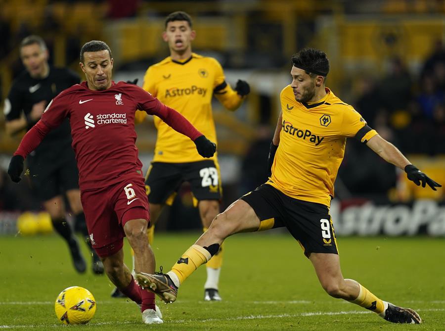 En el duelo estuvo presente el mexicano Raúl Jiménez.