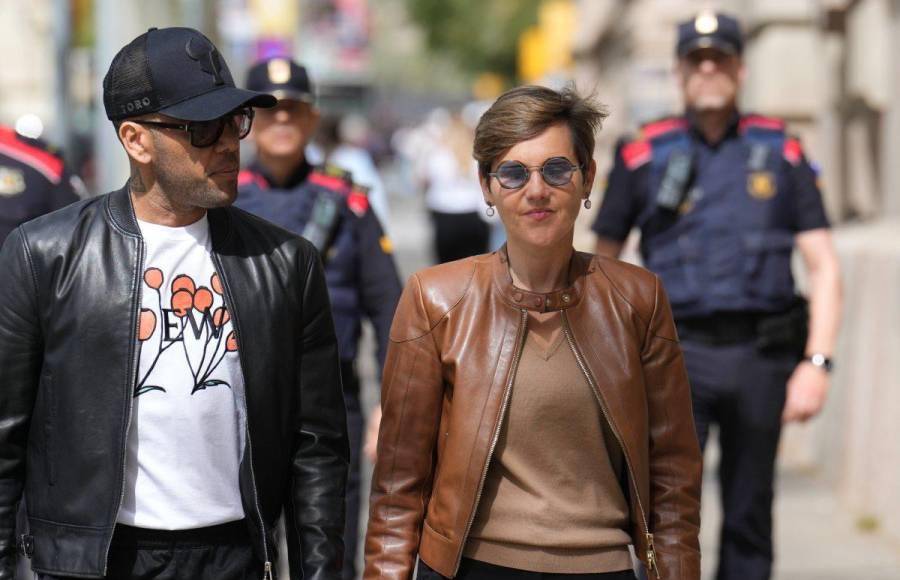 “Dani Alves devolvió los 150.000€ a Neymar hace una semana”, dijo la letrada Inés Guardiola en un mensaje enviado a la AFP a través de la antigua asesoría del exlateral del Barcelona y el PSG, sin revelar los motivos del reembolso.