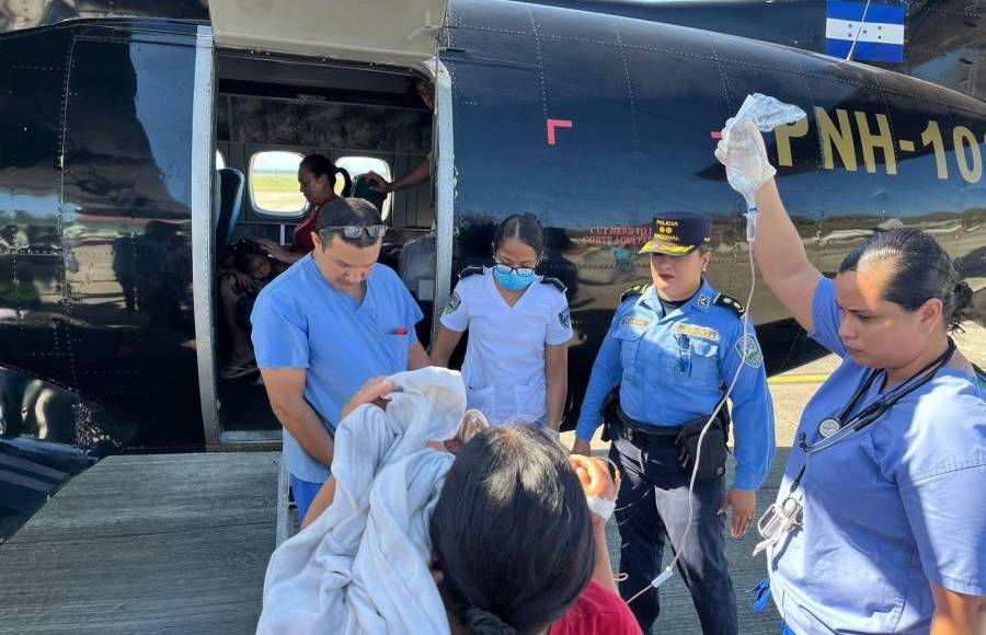 Niños, adultos y jóvenes son parte de los pacientes que fueron trasladados al Hospital Escuela de Tegucigalpa. 