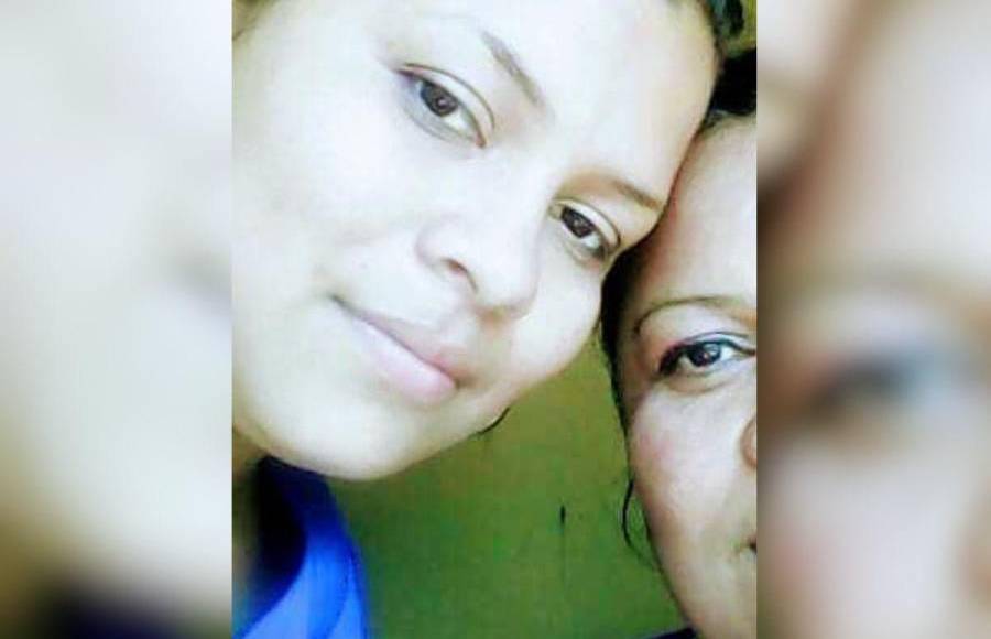 Cuando decidieron regresar a casa en la madrugada del sábado, fueron interceptadas por el exnovio de Evelin, cuya identidad aún no se ha revelado.