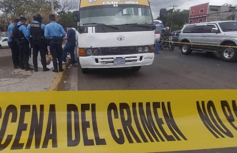 La unidad de transporte circulaba por el bulevar Fuerzas Armadas, a inmediaciones del Instituto Central Vicente Cáceres.