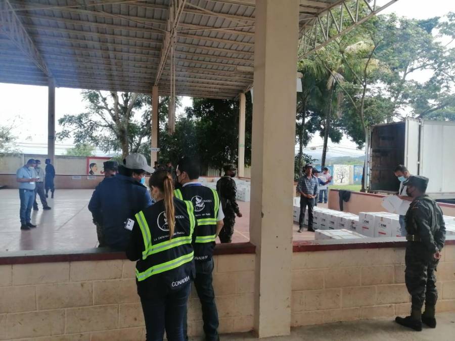 Personal de la Oficina Departamental de Lempira realizó inspección en las instalaciones del Instituto Técnico Ramón Rosa en donde se constató la llegada de 420 kit tecnológicos que serán utilizados para la Transmisión de Resultados Electorales Preliminares.