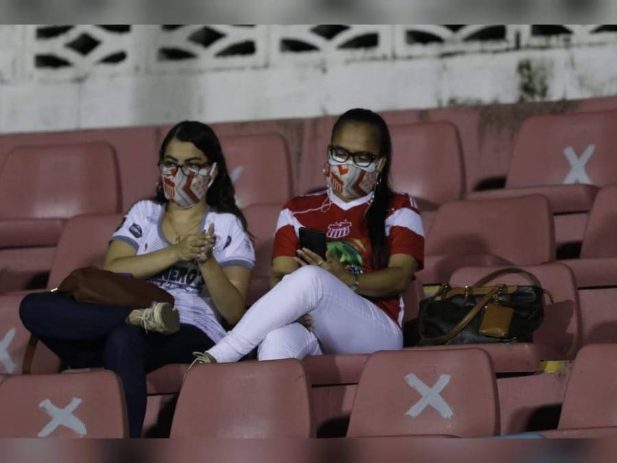 En La Ceiba se vivió una linda fiesta deportiva con el clásico ceibeño entre Victoria vs Vida.