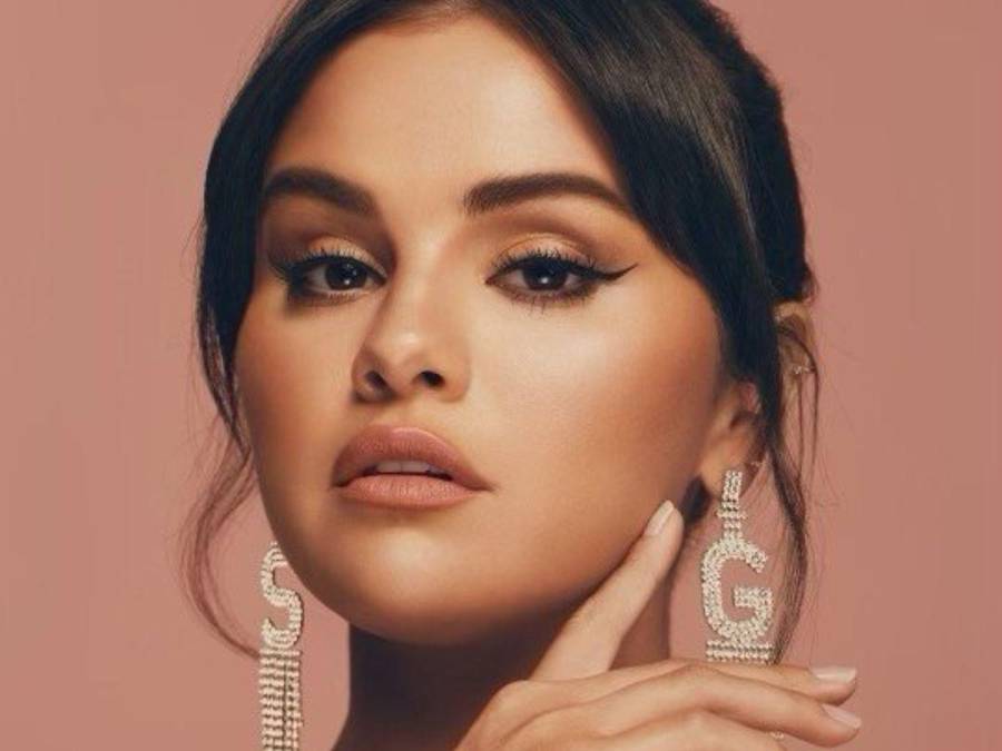 4. Selena Gómez (@selenagomez) Como la mujer más seguida en Instagram y cuarto en el top 10 de la lista, la actriz estadounidense, músico y productor Selena Gómez tiene más de <b>391 millones</b> de seguidores. 